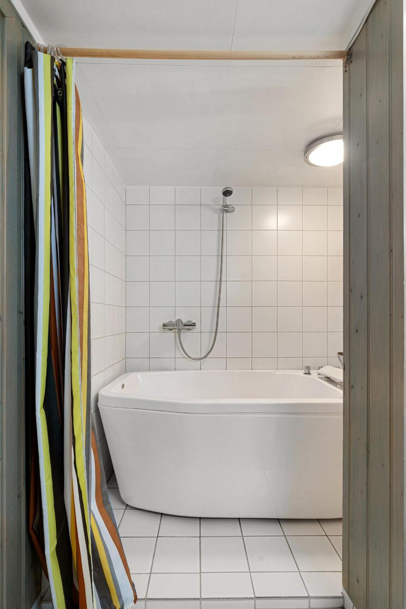 Room In Cozy Apartment 7 Min Walk From The City Center Tromso Exterior photo